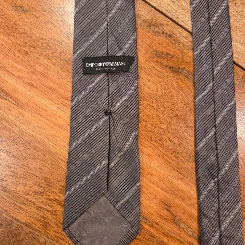 Emporio Armani Mens Shades of Gray Striped Narrow Silk Tie W/ EA Logo (2.75x58